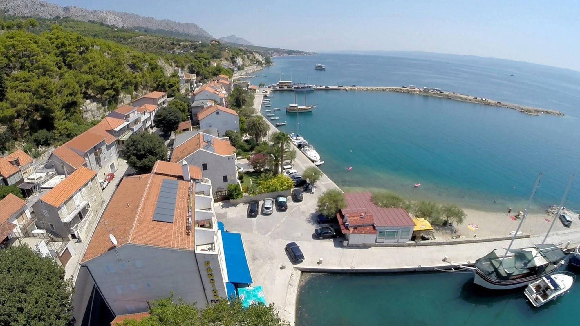Krilo 3* Podstrana